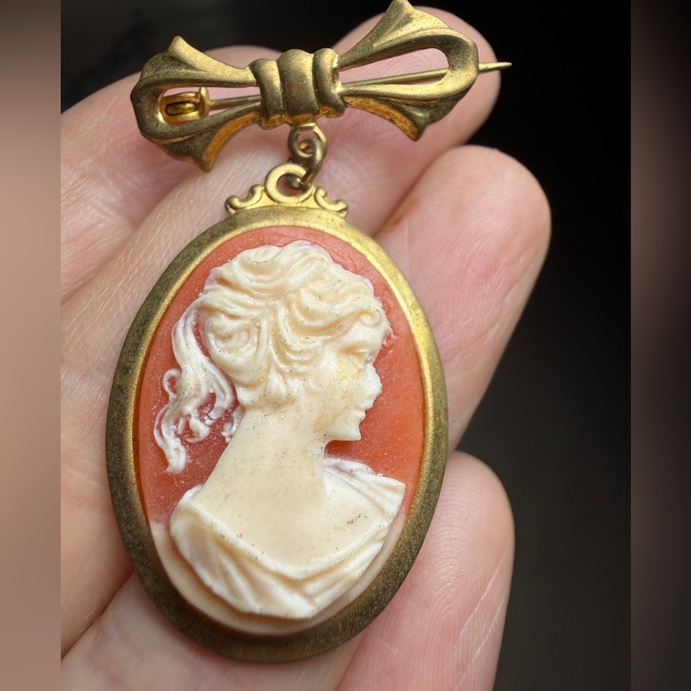 Vintage Cameo mini Brooch Gold Tone Bow Dangle Classical Portrait